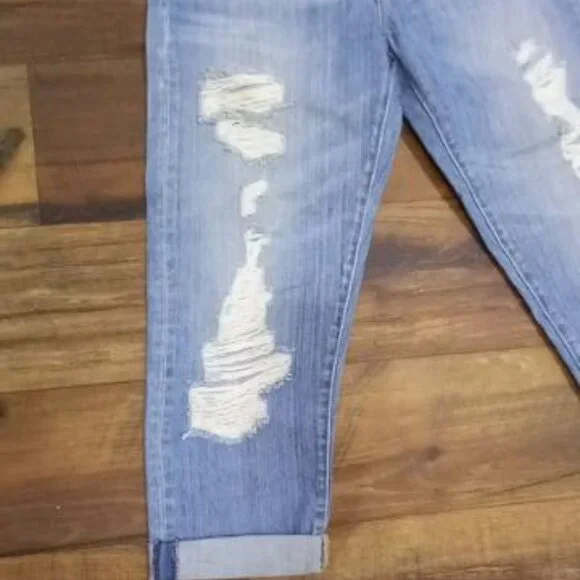 The LEVI 501® Button Fly Distressed Cropped Jean - Picture 2 of 7